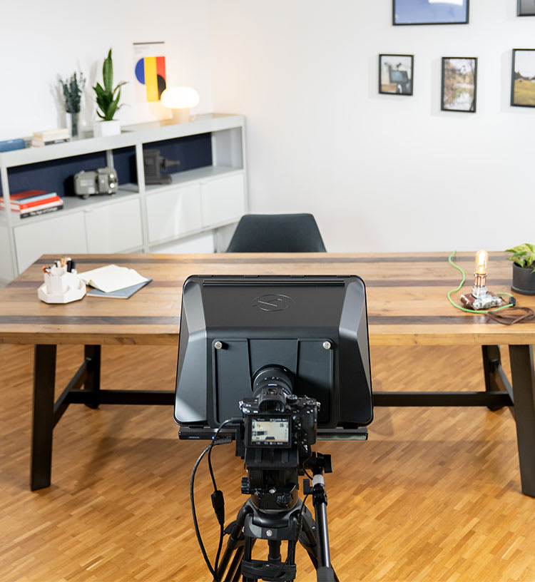 【ほぼ未使用】Elgato Prompter ＋ 三脚セット。動画撮影・Web会議・テレワークの質を劇的に向上 Prompter | All-in-one Teleprompter | Elgato